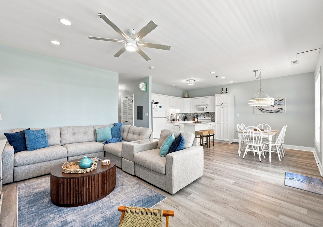 Ocean Club Oasis | Open Living Area