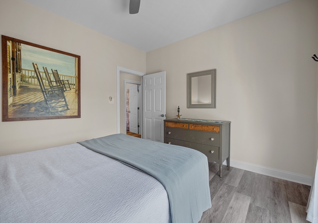 Queen Guest Room - 2nd Floor