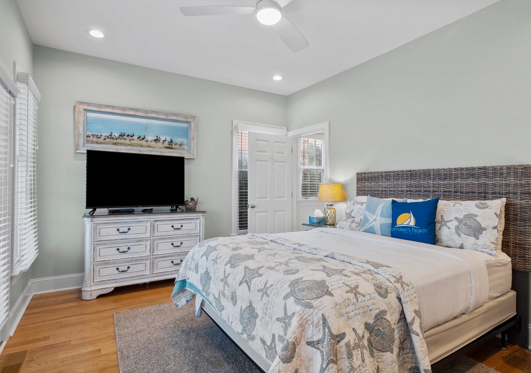 Mid-Floor Queen Room