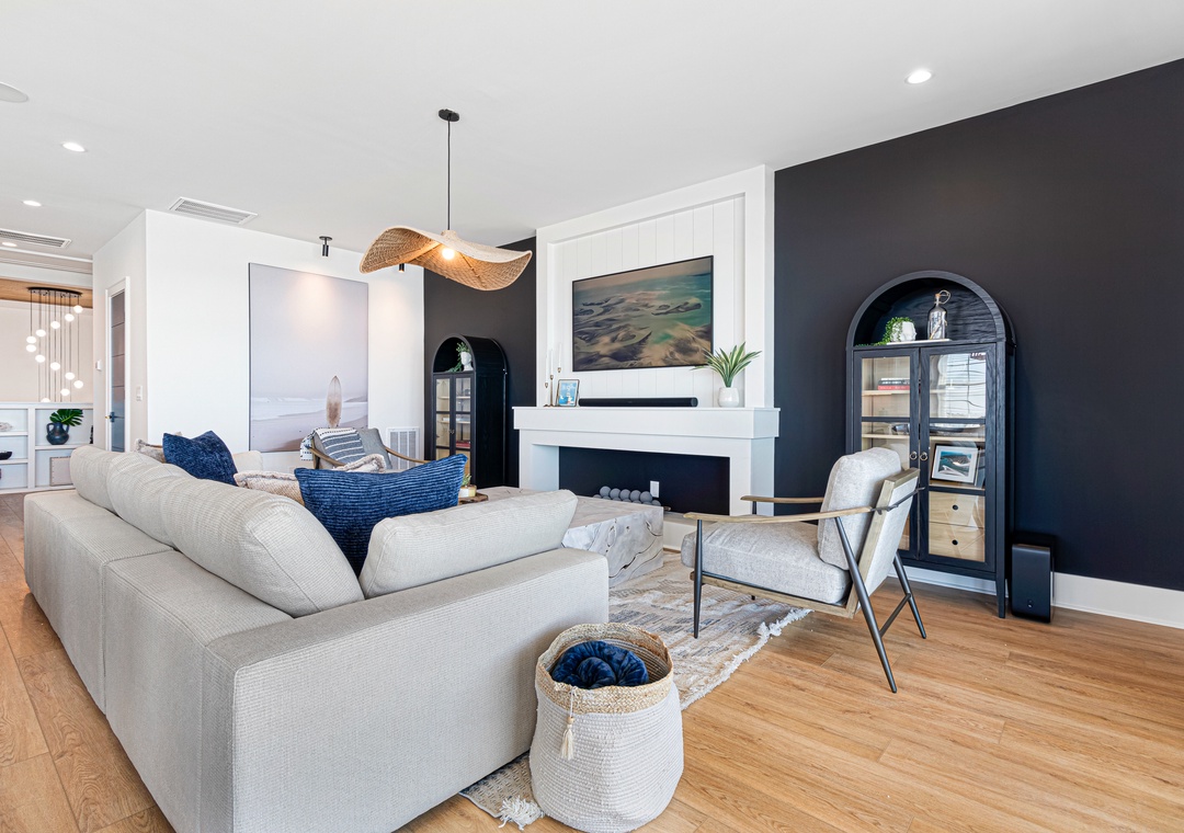 Sea Spray West | Spacious Living Room