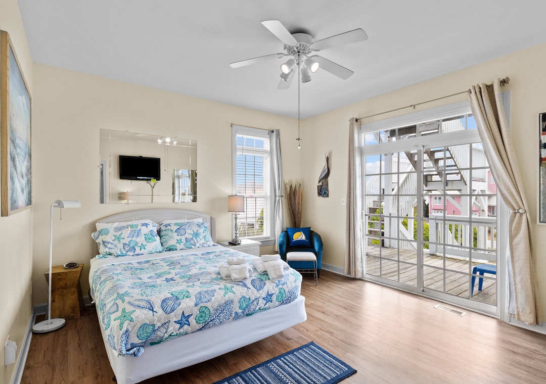 Queen Bedroom