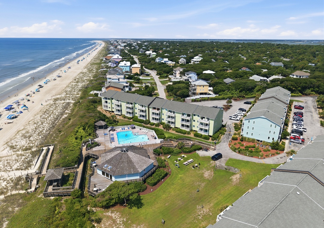 Oma’s Emerald Retreat | Community and Beach