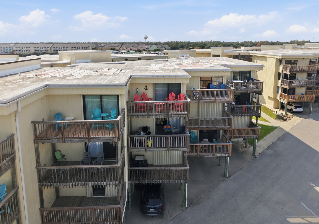 Char’s Cozy Condo | Building Exterior and Balconies