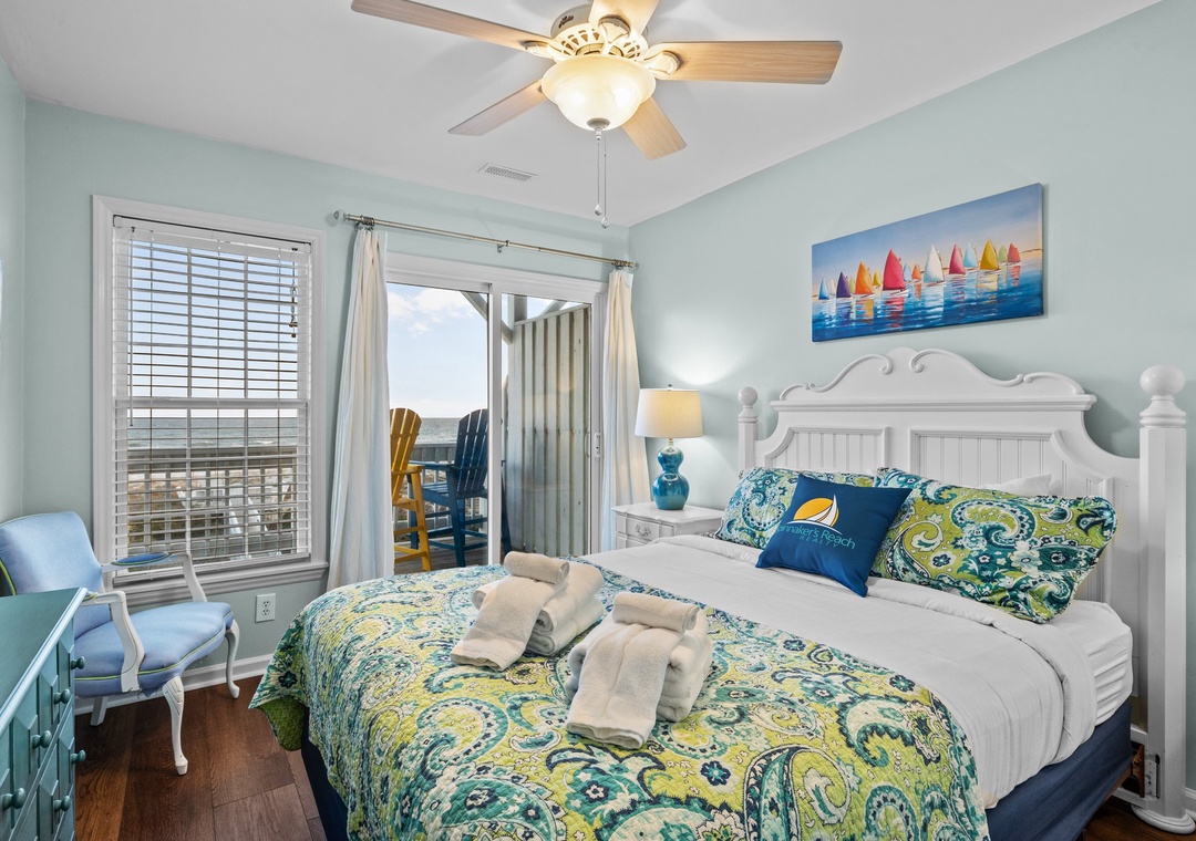 Guest room with Queen Bed - 3rd Level