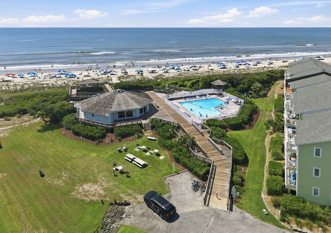 Oma’s Emerald Retreat | Oceanfront Community