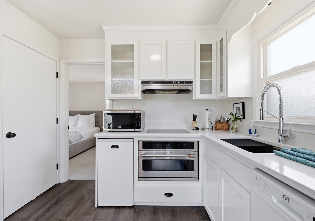 Dolphin Reach Up | Kitchen