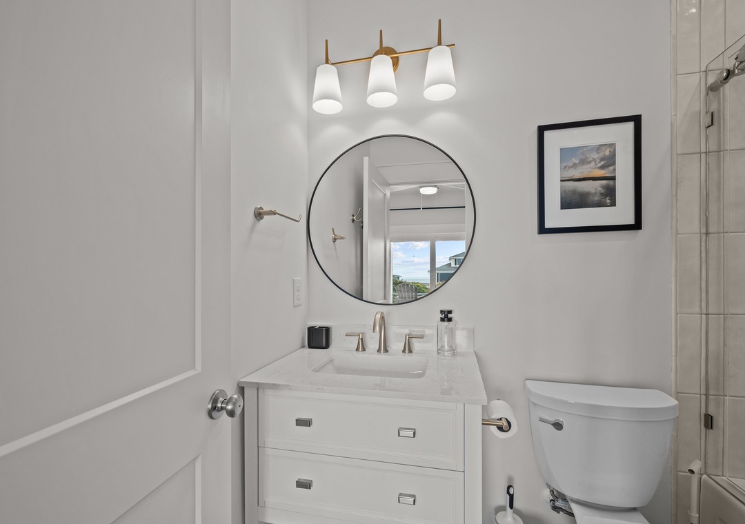 2nd Floor Queen Oceanview Ensuite