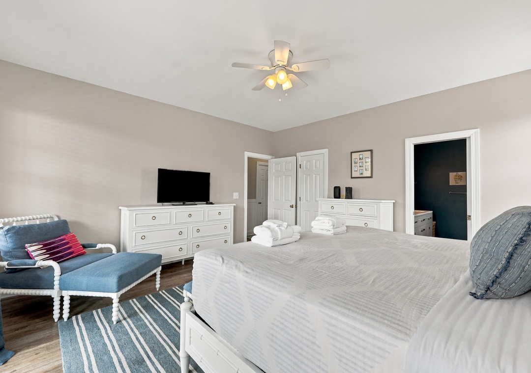 A Time to Remember | Mid Level King Bedroom