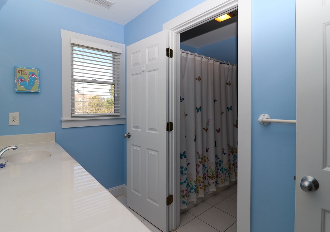 Full Bathroom