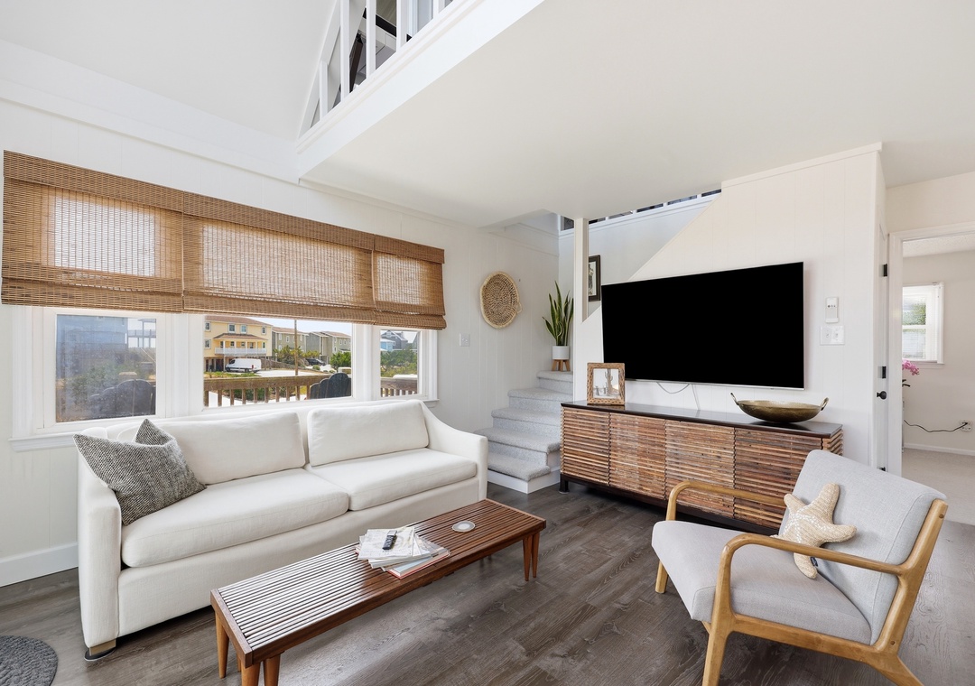 Dolphin Reach Up | Living Area