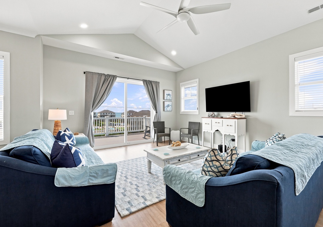 Emerality | Top Level Living Area