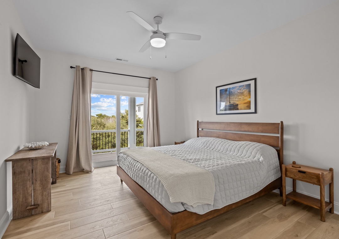 2nd Floor Queen Ensuite