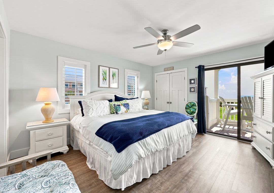 Oma’s Emerald Retreat | Primary King Bedroom with Balcony Access