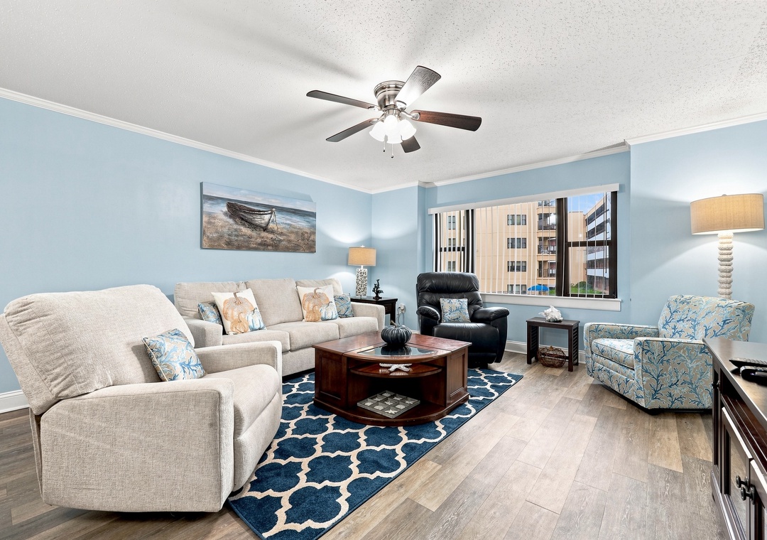 Summer Winds B-233 | Living Area and Ocean View