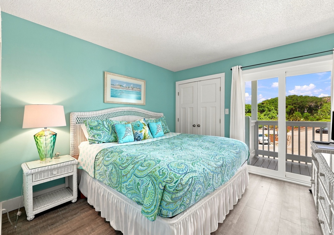 Oma’s Emerald Retreat | King Bedroom