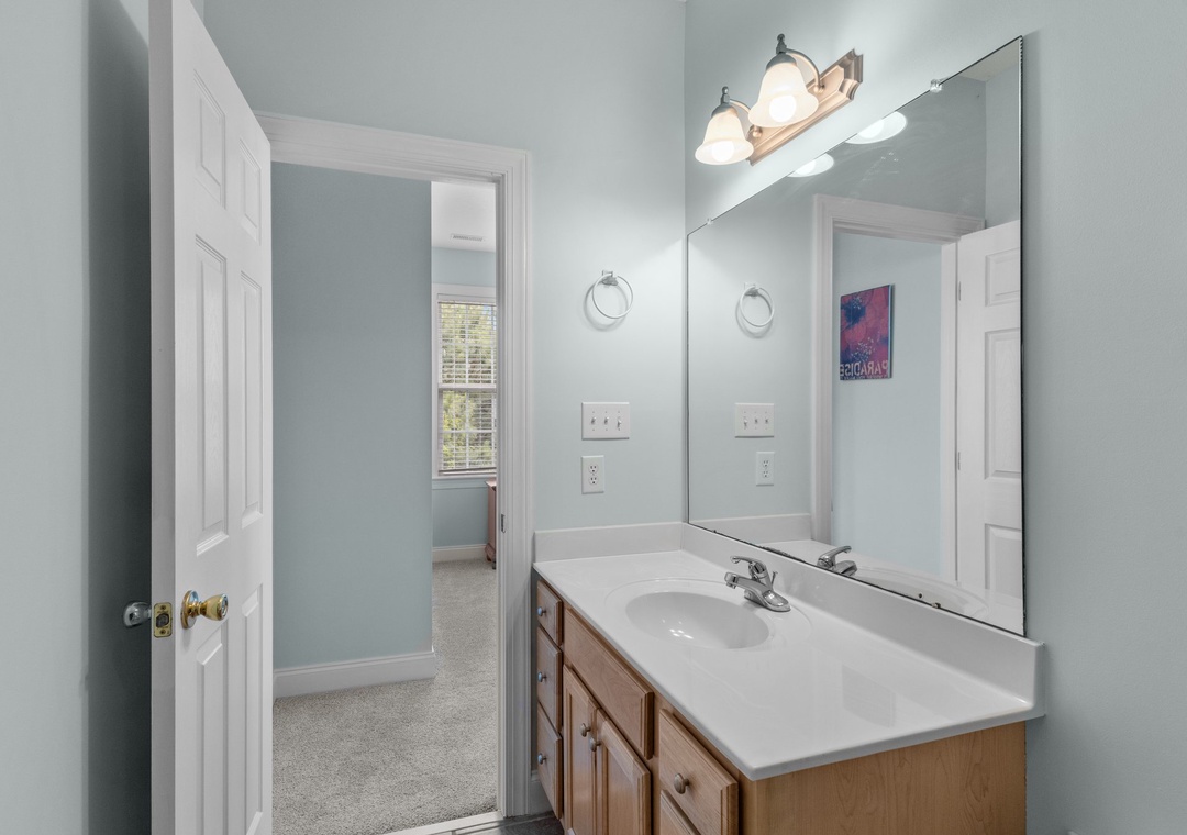 Queen Suite Bathroom