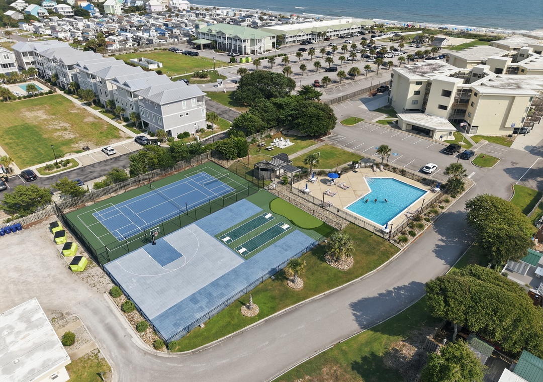 Char’s Cozy Condo | Community Pool and Tennis Courts