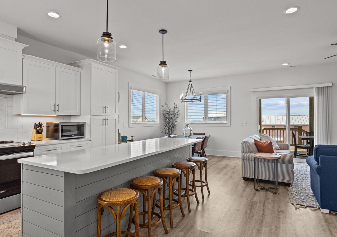 Waverlie's Watch | Kitchen Dining