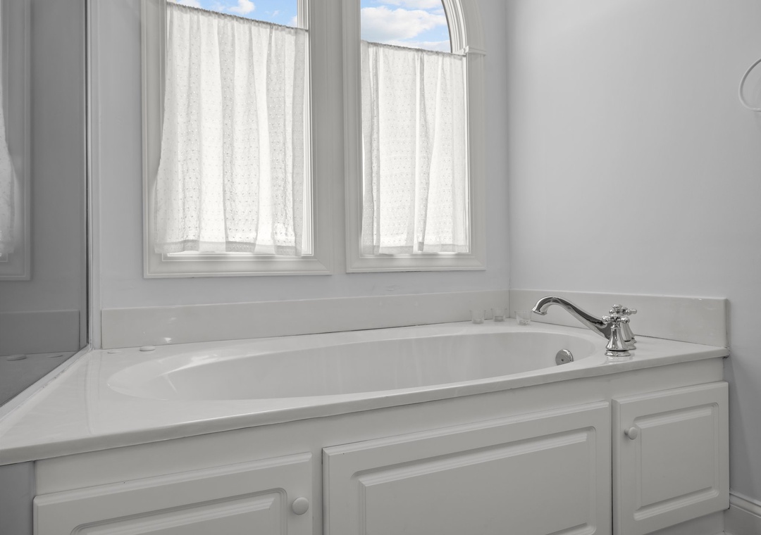 Top Floor King Bathroom