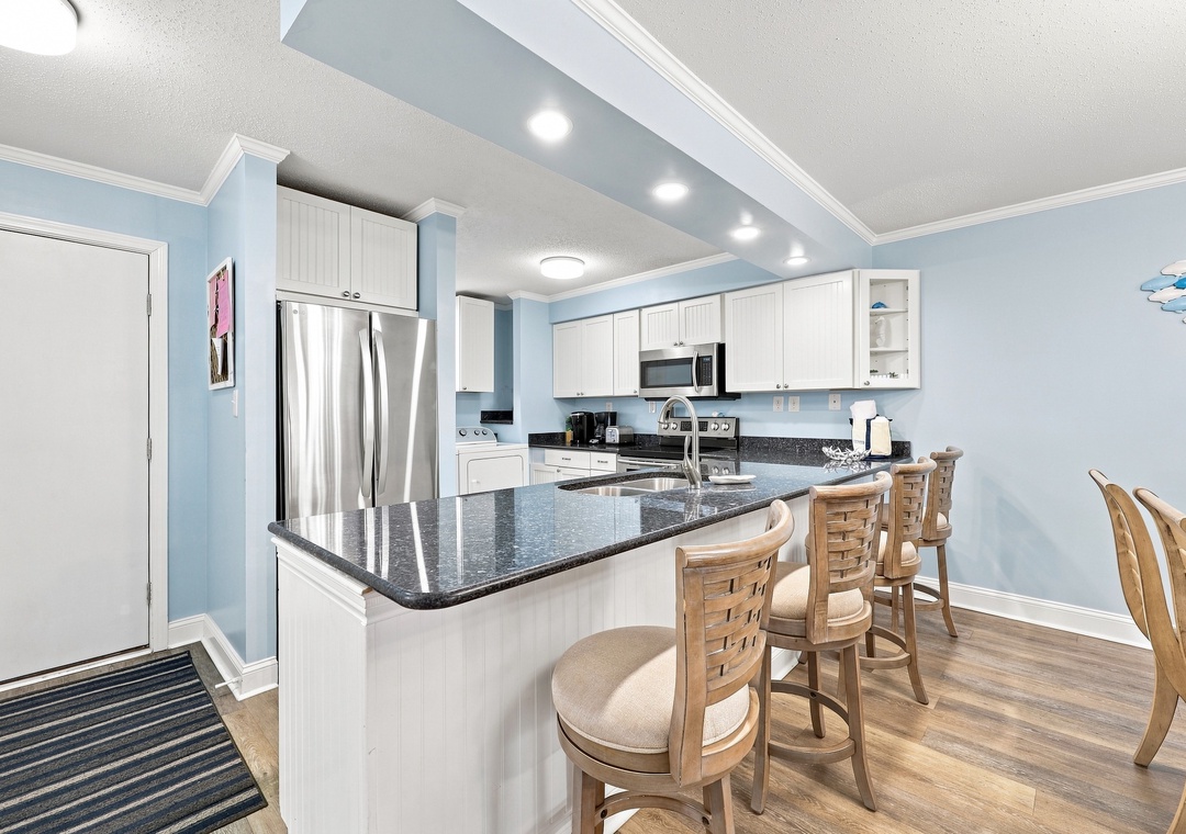 Summer Winds B-233 | Kitchen and Bar Seating