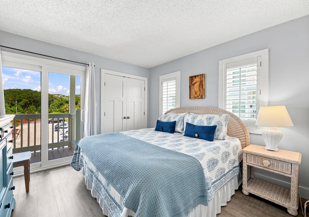 Oma’s Emerald Retreat | King Bedroom