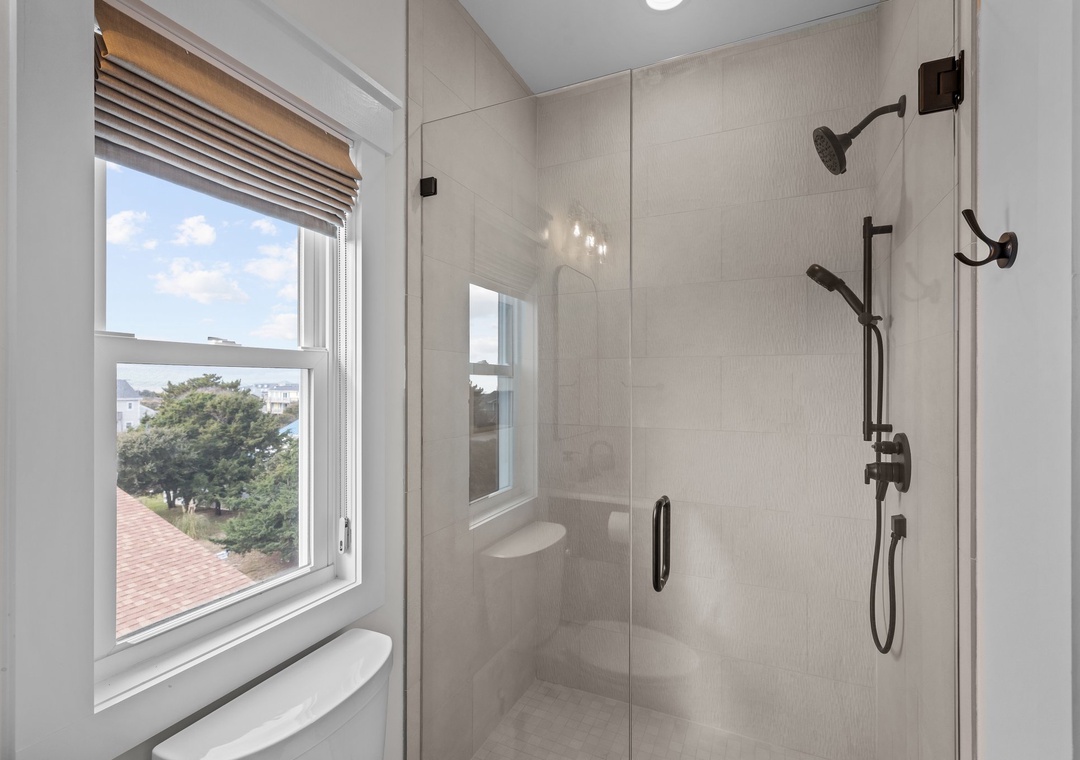 3rd Floor Hall Bath