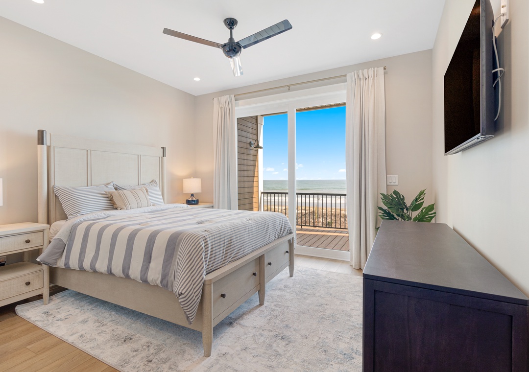 Sea Spray West | Oceanfront Queen Bedroom