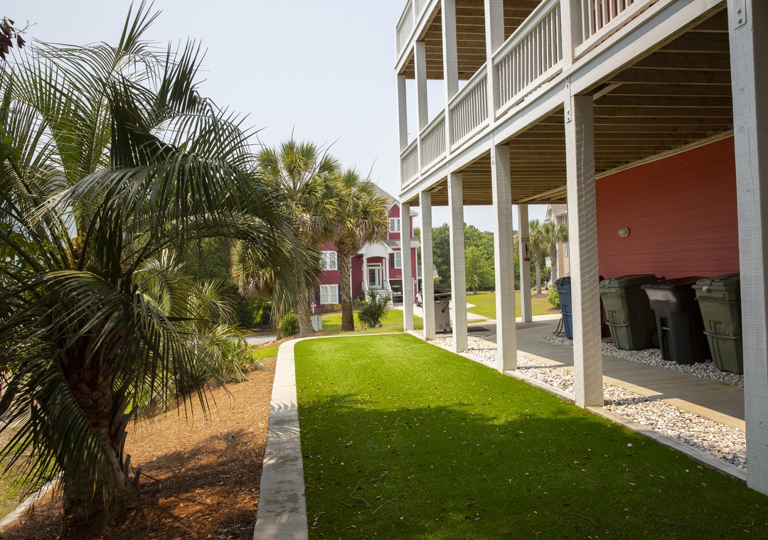 Side yard! Perfect for Cornhole