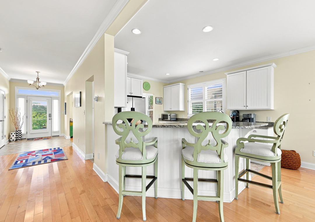 Blue Chair Stays | Kitchen and Dining Area