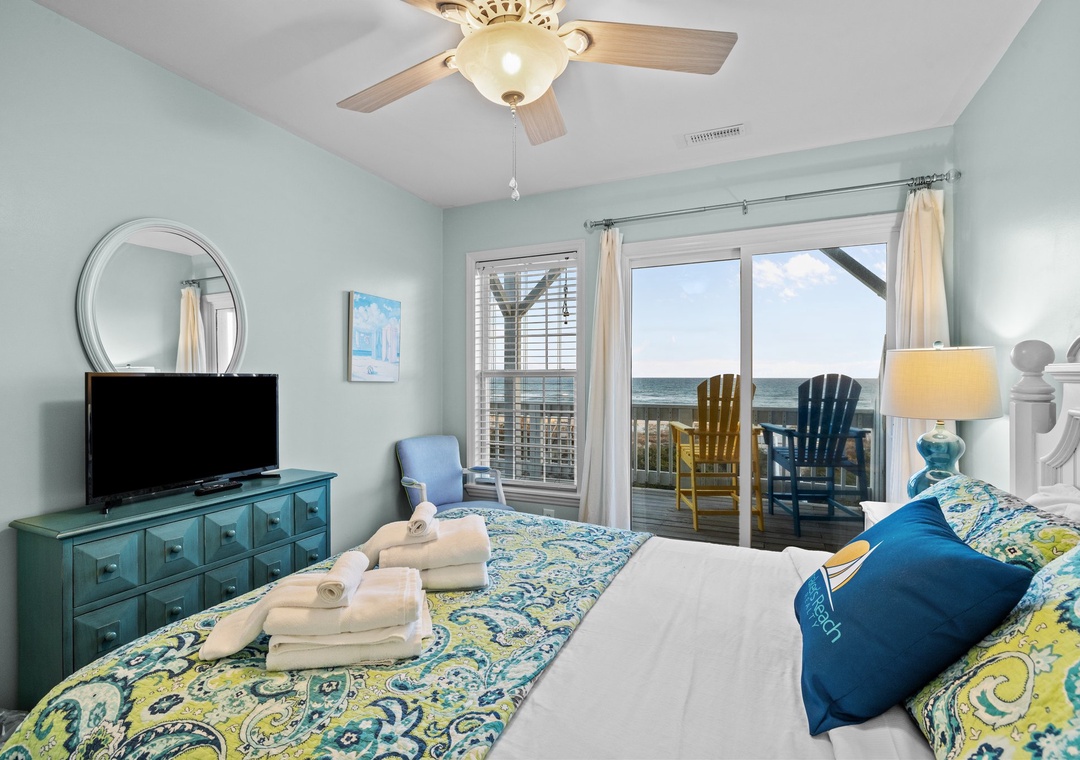 Guest room with Queen Bed - 3rd Level