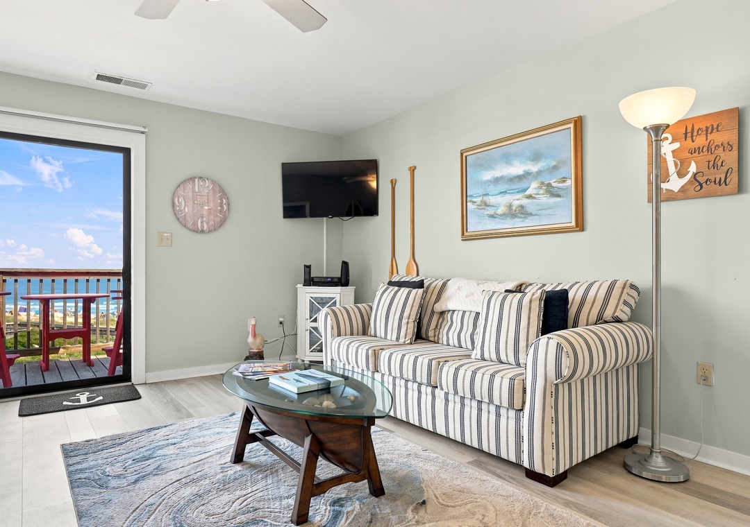 Char’s Cozy Condo | Living Area