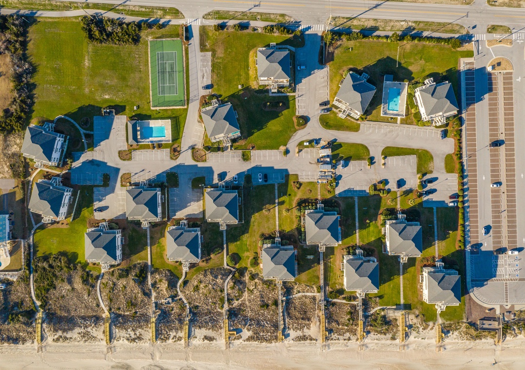 Beachfront resort community featuring spacious vacation homes with pools and sports facilities, perfectly positioned for your coastal getaway.