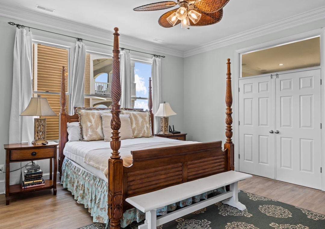 2nd floor queen bedroom