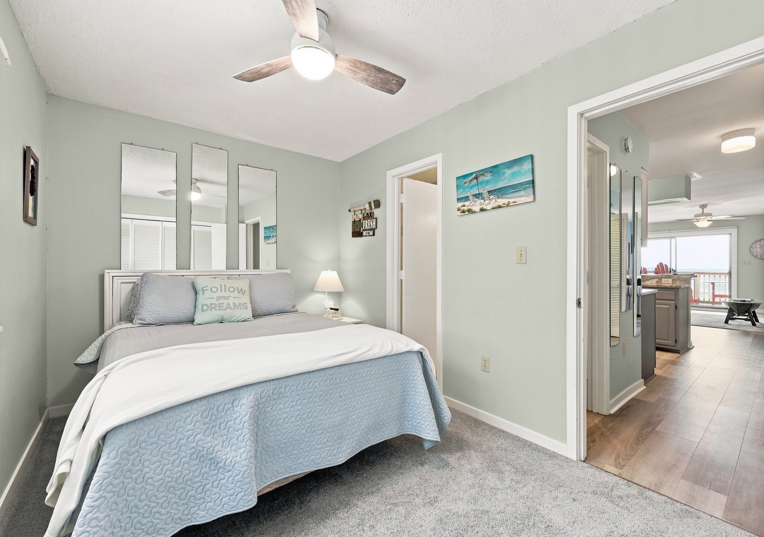 Char’s Cozy Condo | Queen Bedroom