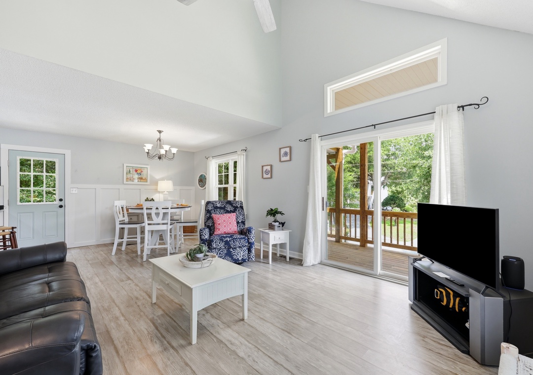 Ospreys Nest | Second Floor Living Area