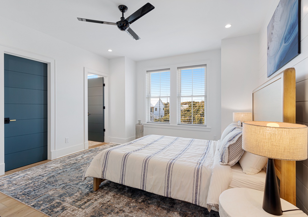 Sea Spray West | Queen Bedroom