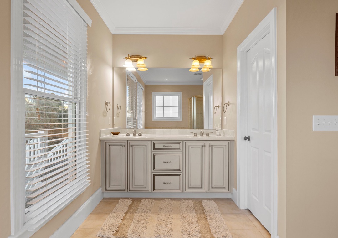 2 Attached bathroom