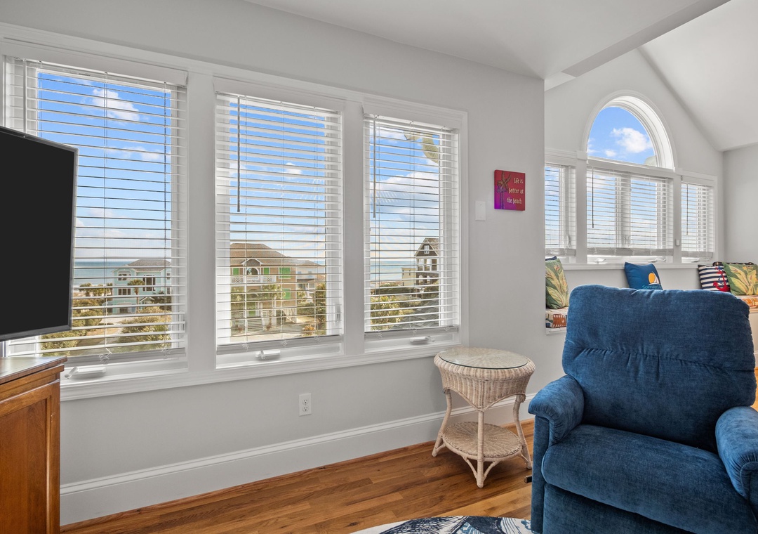 Settle into your cozy reading chair and soak in stunning neighborhood views through these picture-perfect windows flooded with natural light.