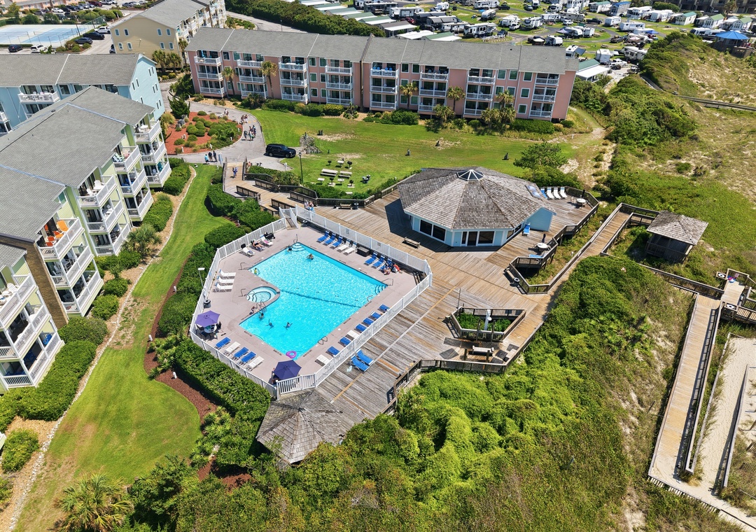 Oma’s Emerald Retreat | Oceanfront Community and Pool
