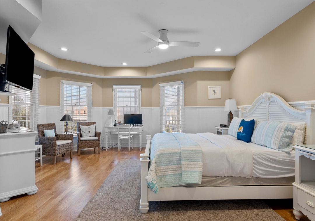 Primary King Suite (Mid-Floor)
