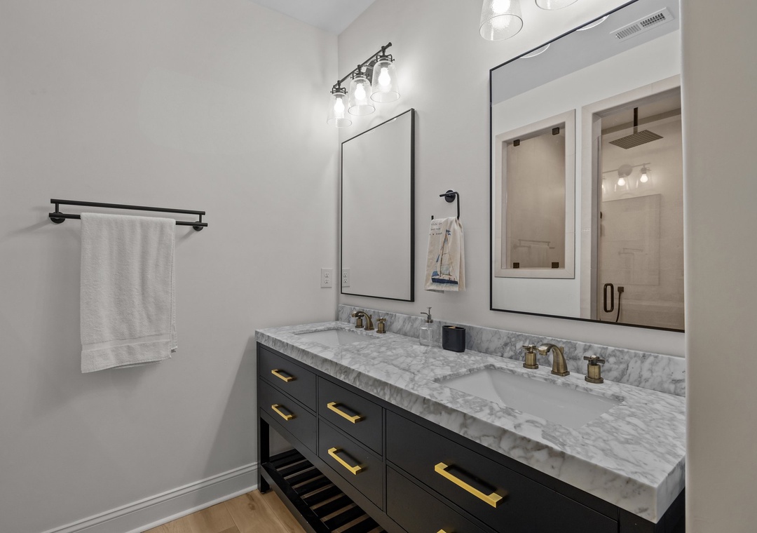 3rd Floor King Ensuite
