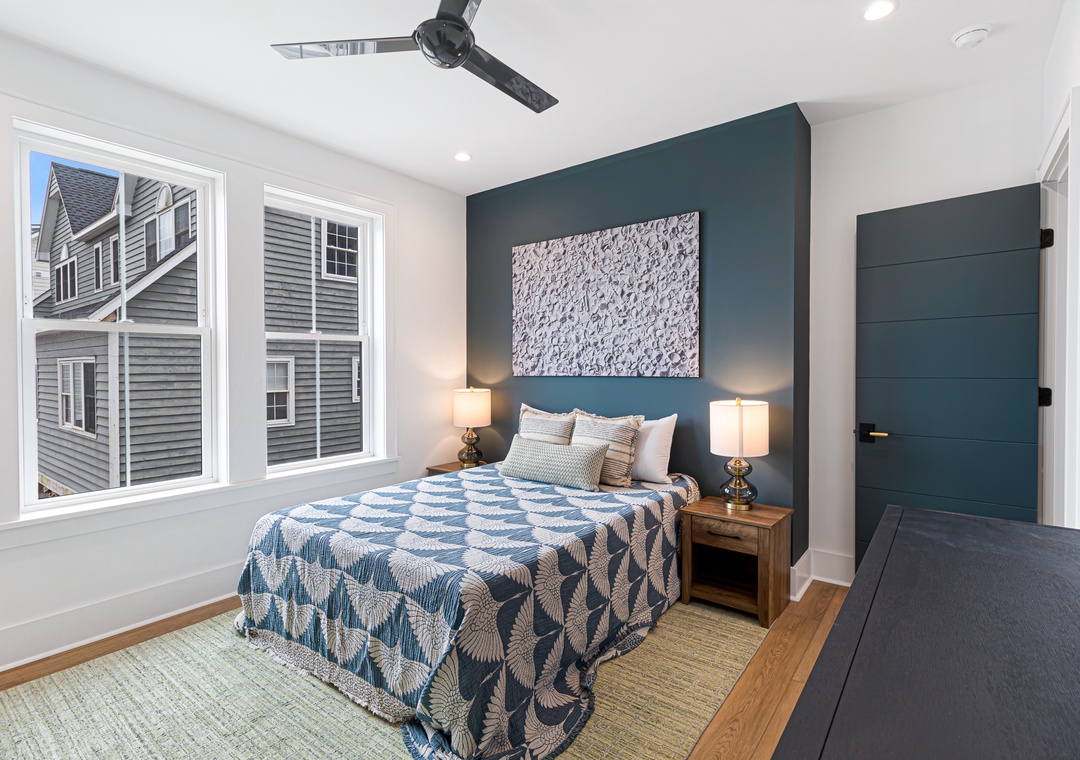 Sea Spray East | Queen Bedroom