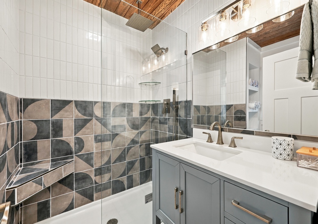 namaSTAY | Full Bathroom