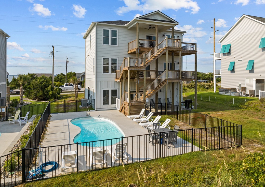 Waverlie's Watch | Exterior View with Pool