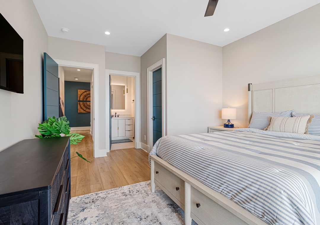 Sea Spray West | Queen Bedroom