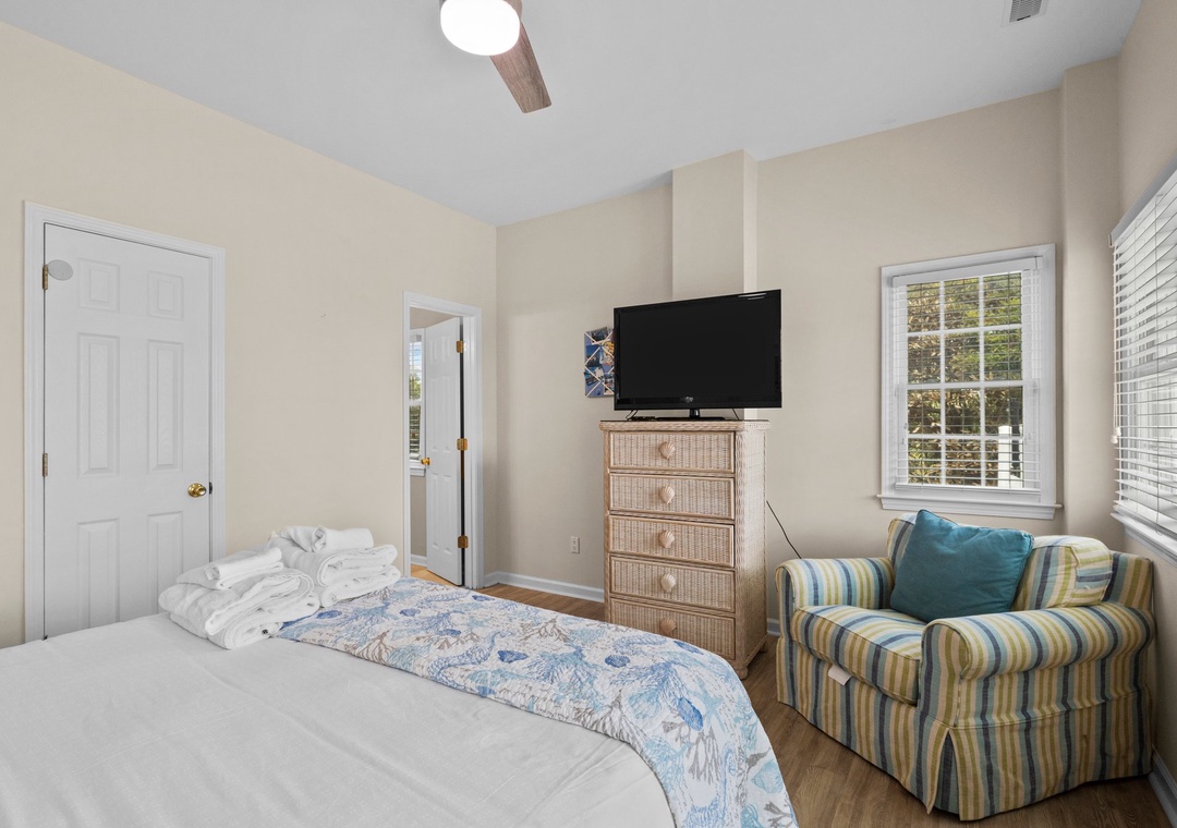 Mid-Floor Queen Room