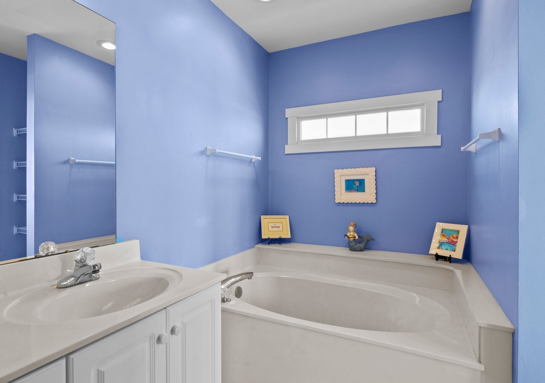 Top Floor Queen Room Bathroom