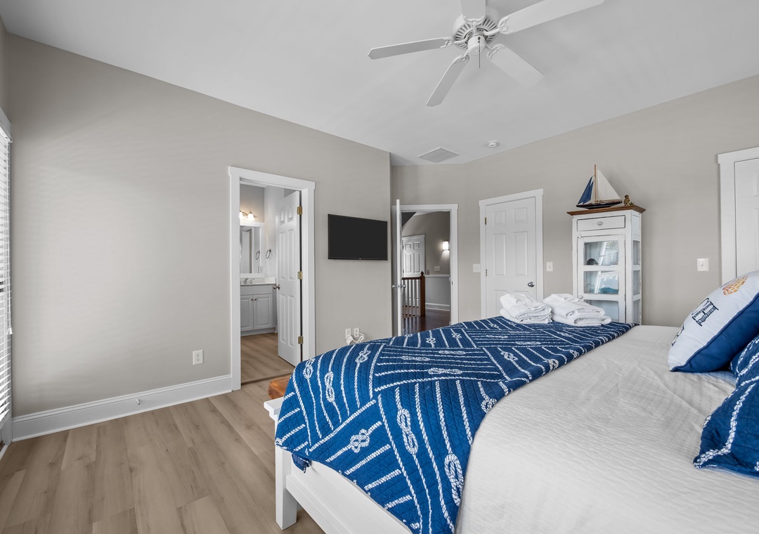 Mid-Floor King Suite