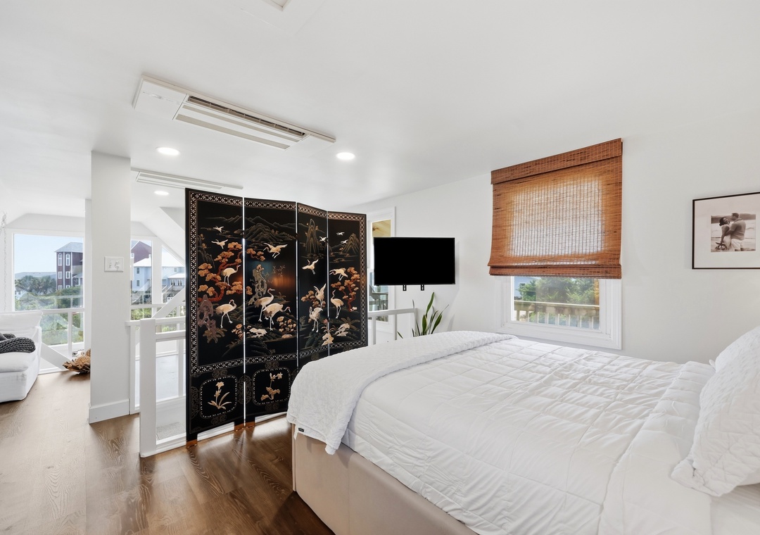 Dolphin Reach Up | Loft