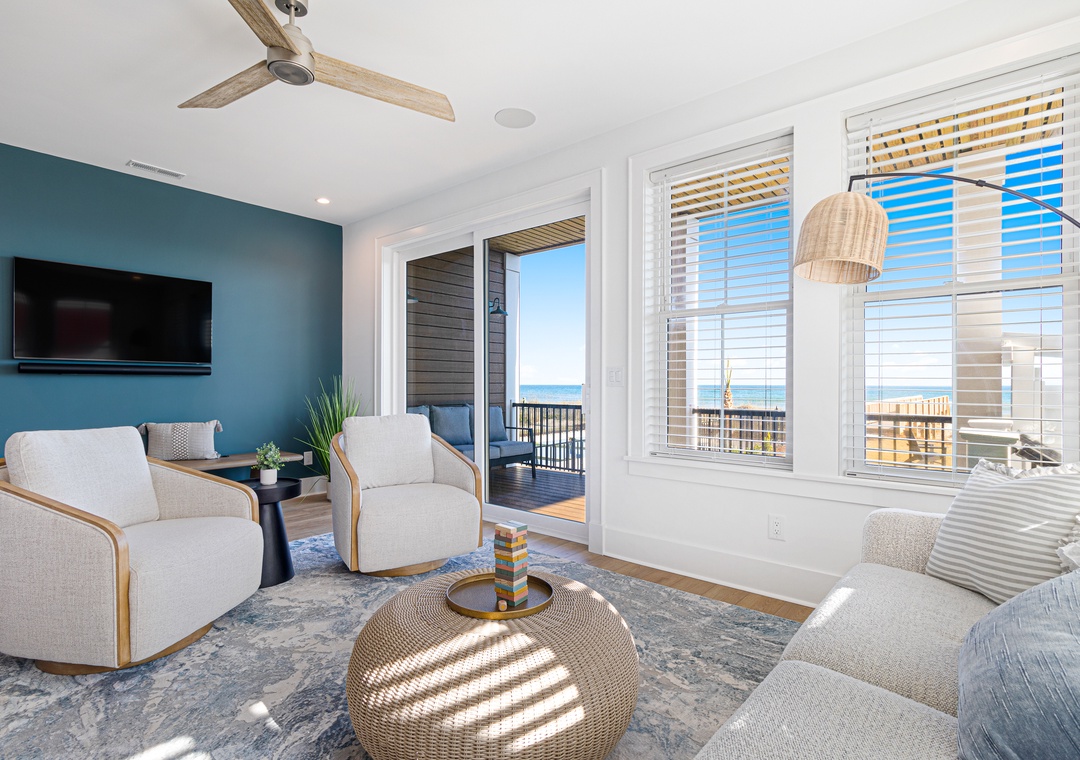 Sea Spray West | Oceanfront Sitting Area